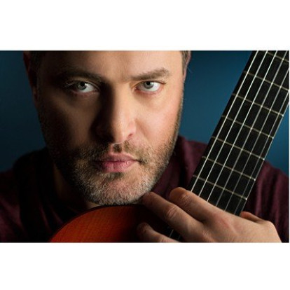 Με τη μαγεία της κιθάρας