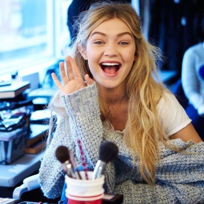 Καθαρίστε τα πινέλα του μακιγιάζ σε μόλις 4 απλά βήματα 