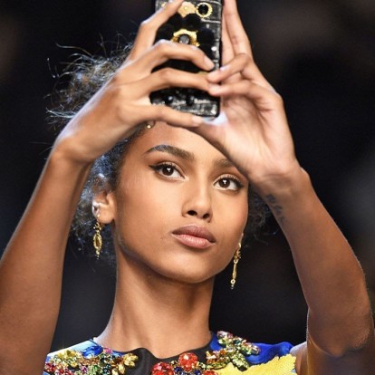 Αυτά τα 6 foundations υπόσχονται να απογειώσουν τις selfies σας