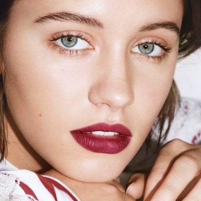 Αυτά τα 12 concealers θα εξαφανίσουν κάθε σημάδι από το πρόσωπό σας 