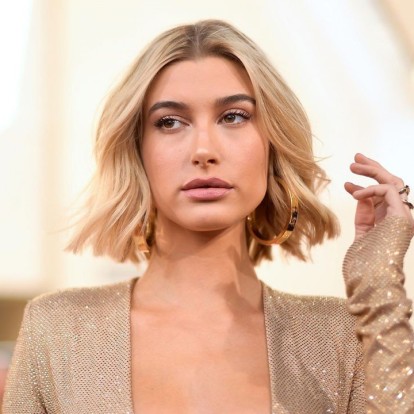 Τα προϊόντα μαλλιών που χρειάζεστε για τα beach waves της Hailey Baldwin 