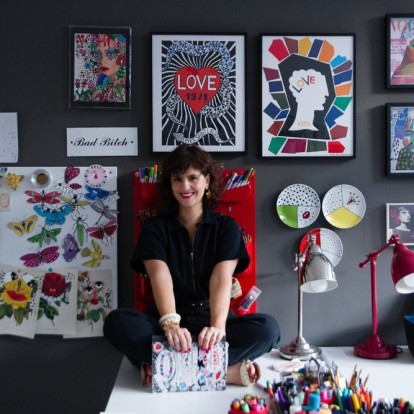 Η εικαστικός που κρύβεται πίσω από τα πιο καλλιτεχνικά εξώφυλλα του πλανήτη