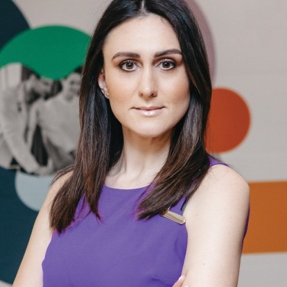 Η Σταυριάνα Μπακατσέλου περιγράφει το σύγχρονο πρόσωπο της Αρωγής