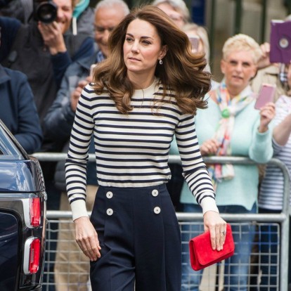 Αποκτήστε το άψογο navy look της Kate Middleton 