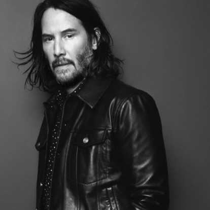Keanu Reeves: Γιατί λατρέψαμε τη νέα καμπάνια του οίκου Saint Laurent όπου πρωταγωνιστεί