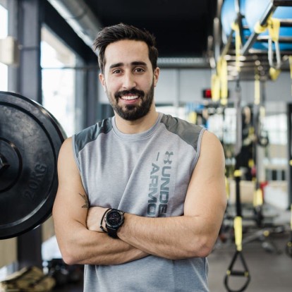 GLOW Fitness: Ο Δημήτρης Κουλούρης προτείνει ασκήσεις για τέλειο σώμα που μπορείτε να κάνετε παντού