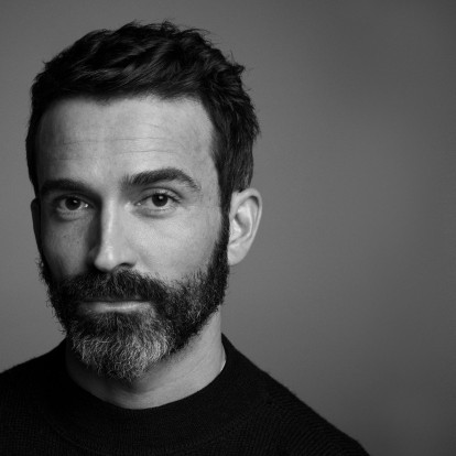Daniel Roseberry: Ποιος είναι ο νέος artistic director του οίκου Schiaparelli;