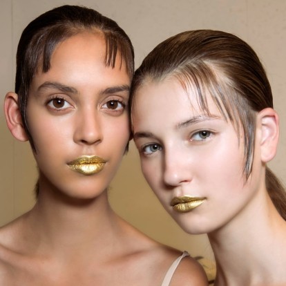 Gold metallics: Το μακιγιάζ των γιορτών επιτάσσει χρυσό και λάμψεις 