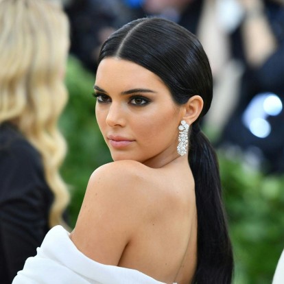 Sexy πλάτη: Αποκτήστε γράμμωση με 20 λεπτά γυμναστική στο σπίτι