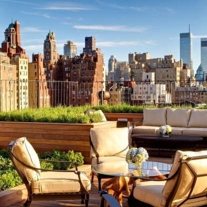 Ονειρικά bars σε ταράτσες της Νέας Υόρκης αναδεικνύουν τη μεγαλοπρέπειά της