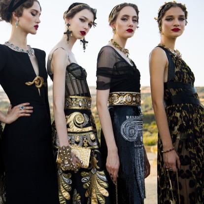 Απόλυτη έμπνευση αποτελεί για τους Dolce & Gabbana η Ελλάδα και το αποδεικνύουν με κάθε ευκαιρία