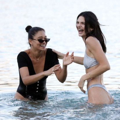 Η Kendall Jenner αποθεώνει την Ελλάδα και ό,τι άλλο ξεχωρίσαμε αυτήν την εβδομάδα