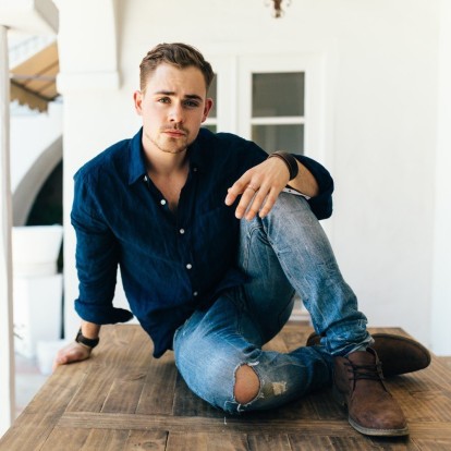 5 λόγοι που ο Dacre Montgomery είναι ο νέος γόης του Hollywood