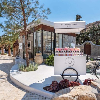 Το πρώτο pop-up store Maison Christian Dior παγκοσμίως άνοιξε στη Μύκονο