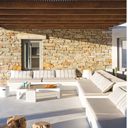 Η αρχιτέκτονας Μαρία Βλάχου µας ξεναγεί σε µια εντυπωσιακή κατοικία στην Τζιά 