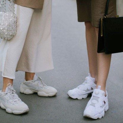 Πώς να φορέσετε τα sneakers σας φέτος το καλοκαίρι