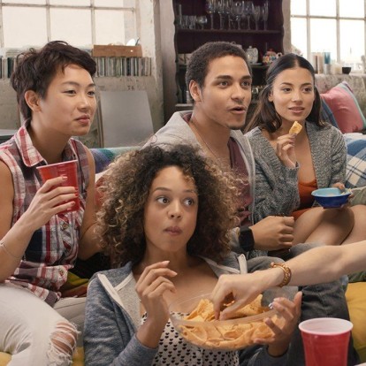 The healthy screen snacks: τι να φάτε μπροστά στην τηλεόραση