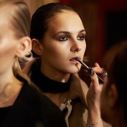 10 νέα προϊόντα που θα σας βοηθήσουν να υιοθετήσετε τα top make up looks