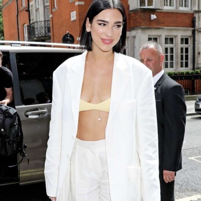 Πώς θα φορέσετε τον στηθόδεσμο σαν τοπ με απόλυτη στιλιστική επιτυχία