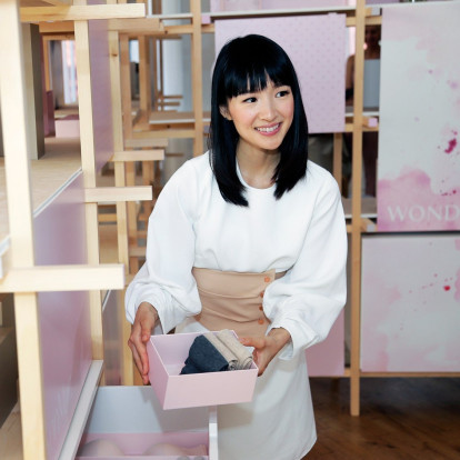 Πολύτιμες συμβουλές από τη Marie Kondo για να οργανώσετε τα συρτάρια σας