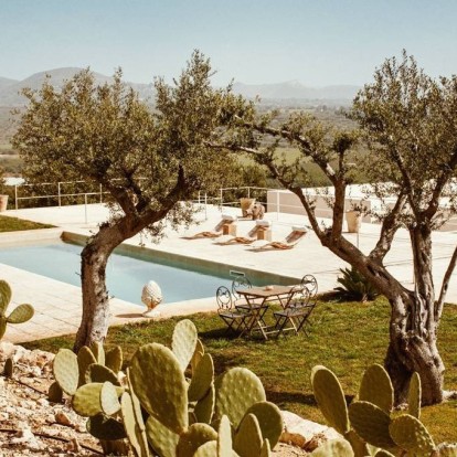 Μια εσωτερική ματιά σε μία απόλυτα urban εξοχική κατοικία στη Σικελία