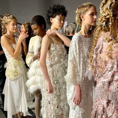 Ένα νέο ντοκιμαντέρ μας ξεναγεί στον αθέατο κόσμο του Victoria & Albert museum του Λονδίνου