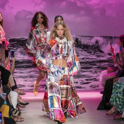 New York Fashion Week: Τα λαμπερά shows συνεχίζονται δυναμικά