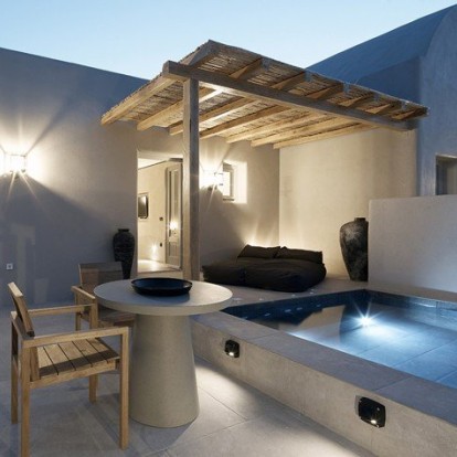 Υπέροχες σουίτες στη Σαντορίνη ενσαρκώνουν τη σύγχρονη άποψη του κυκλαδίτικου design