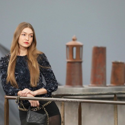H Chanel αναδείχθηκε σε πρωταγωνίστρια των τελευταίων shows του Paris Fashion Week  