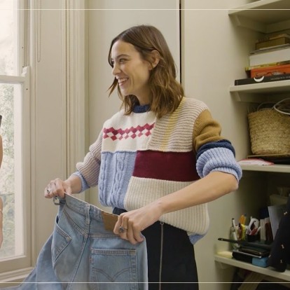 Η Alexa Chung εξερευνά την κομψότητα της γαλλικής αισθητικής 