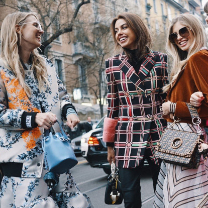 Οι 6 τσάντες που κράτησαν όλες οι στιλάτες fashion week attendees 