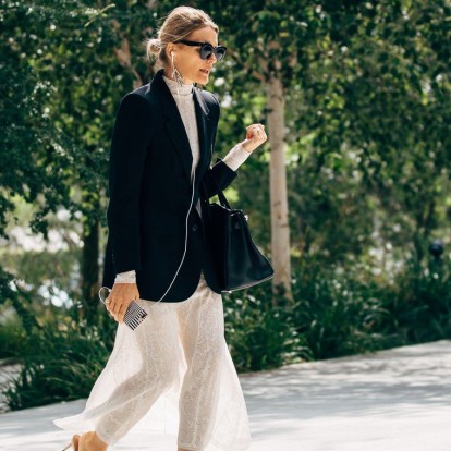 Κάντε επιτυχημένο layering σε black & white κομμάτια για άψογες χειμερινές εμφανίσεις 