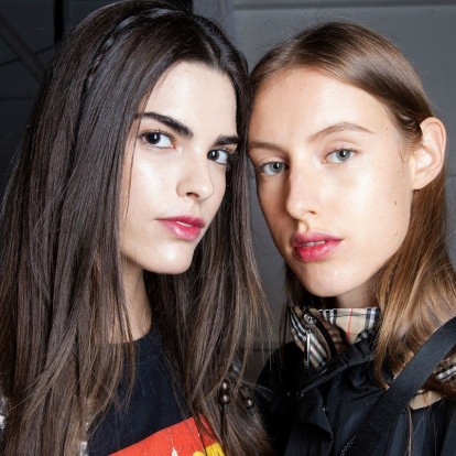 4 σωτήρια hair tips για να αντιμετωπίσετε την τριχόπτωση