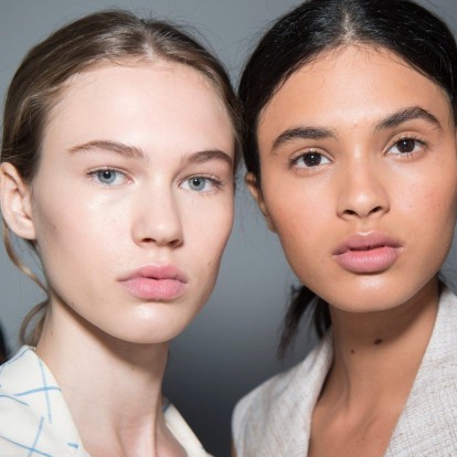 Face rejuvanation: Αποκτήστε λαμπερό και νεανικό πρόσωπο με δύο αποτελεσματικές μεθόδους 