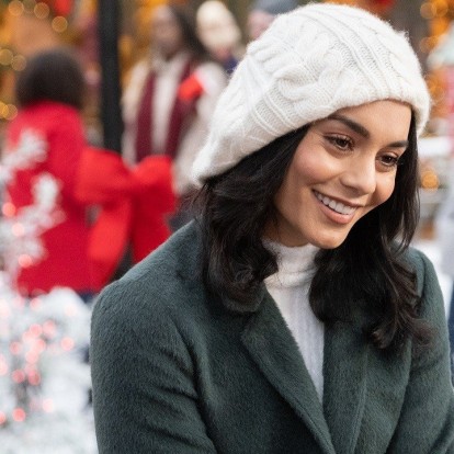 Γευτείτε λίγη από τη μαγεία των φετινών Χριστουγέννων μέσα από τη νέα ταινία της Vanessa Hudgens