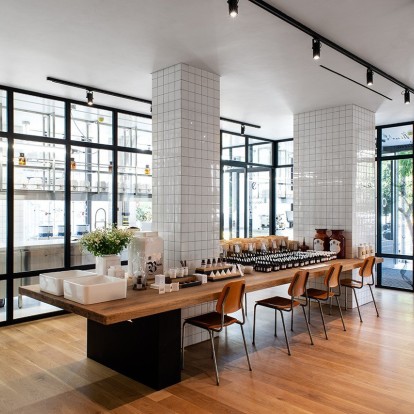 Η Νάξος, τα ελληνικά βότανα, η Ομοιοπαθητική και το design ﻿σε μία αρμονική συνύπαρξη στο κέντρο της Αθήνας