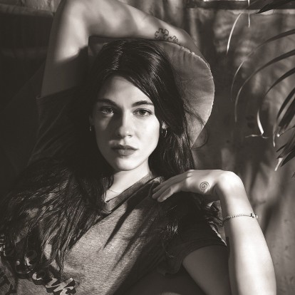 Η ηθοποιός Νίκη Βακάλη μας αποκαλύπτει την αλήθεια της νέας γενιάς καλλιτεχνών 