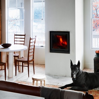 Δείτε τη μετατροπή ενός εργοστασίου του 19ου αιώνα σε ένα σύγχρονο εξοχικό σπίτι 