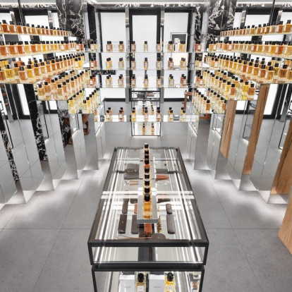 Μια ματιά στην υψηλής αισθητικής boutique αρωμάτων του οίκου Celine στο Παρίσι