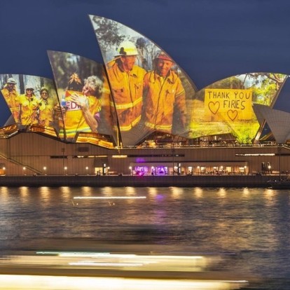 Australia Update: Η Όπερα του Σίδνεϊ τιμά τους πυροσβέστες και όλα τα νεότερα από τη φλεγόμενη ήπειρο