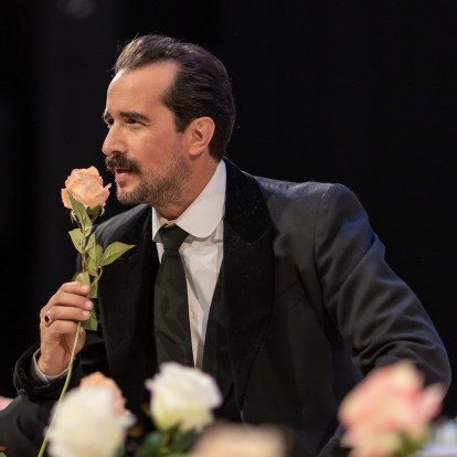 6+1 θεατρικές παραστάσεις που δεν πρέπει να χάσετε στη Θεσσαλονίκη μέσα στις γιορτές 