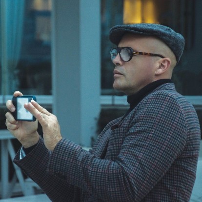 O  διασημότερος «κακός» του Hollywood, Billy Zane μας μίλησε αποκλειστικά για μια νέα επιχειρηματική πραγματικότητα και για την τέχνη που δημιουργεί με την ελληνική ψυχή του