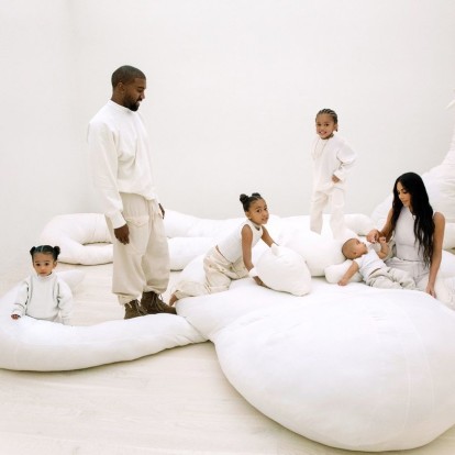 Μια εσωτερική ματιά στο νέο φουτουριστικό σπίτι των Kim Kardashian και Kanye West στο Los Angeles 