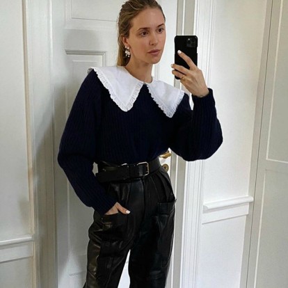 Μάθετε τα πάντα για τα bib collars που αποθεώνουν τα κορίτσια της μόδας 