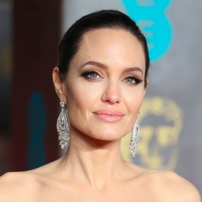Ανακαλύψτε τα πιο όμορφα red carpet looks της σαγηνευτικής Angelina Jolie