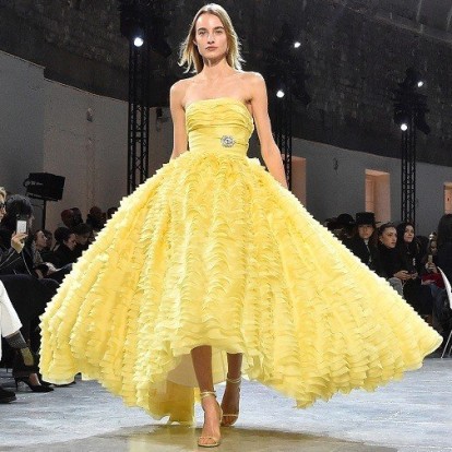 Finally: H εβδομάδα μόδας υψηλής ραπτικής στο Παρίσι βρήκε την αυθεντική ταυτότητά της 