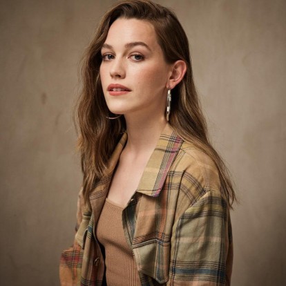 H πρωταγωνίστρια της πολυσυζητημένης σειράς You αποκαλύπτει το μεγαλύτερο celebrity crush της 