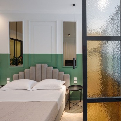 Ένα ρετρό και λειτουργικό διαμέρισμα στο Μοναστηράκι που αποτελείται από απίστευτα φωτεινούς χώρους