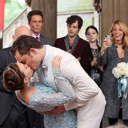 Gossip Girl: Όσα πρέπει να γνωρίζετε για το remake της εμβληματικής σειράς & ποια θα είναι η νέα Serena Van Der Woodsen