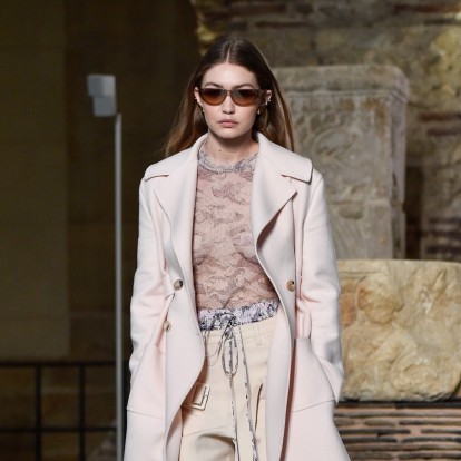 PFW: Οι οίκοι Lanvin, Chloé & Maison Margiela αναδεικνύουν νέες εικόνες κομψότητας και καλλιτεχνικής ανησυχίας 